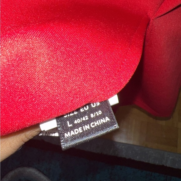 Red gorgeous dress with ruffles and sleeves - Picture 2 of 2